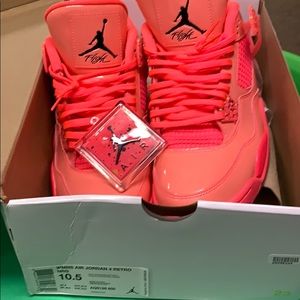 Women’s 10.5/men’s 9 Retro 4 Jordan worn one once